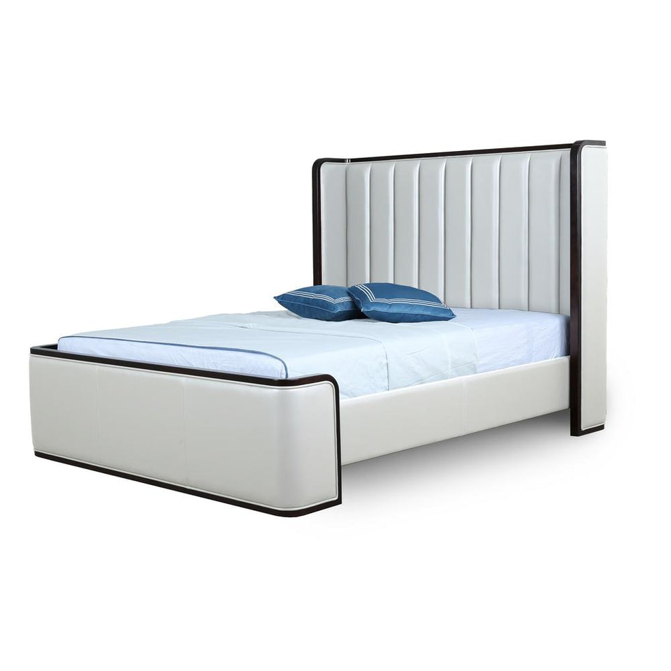 Kingdom Full-Size Bed in Cream