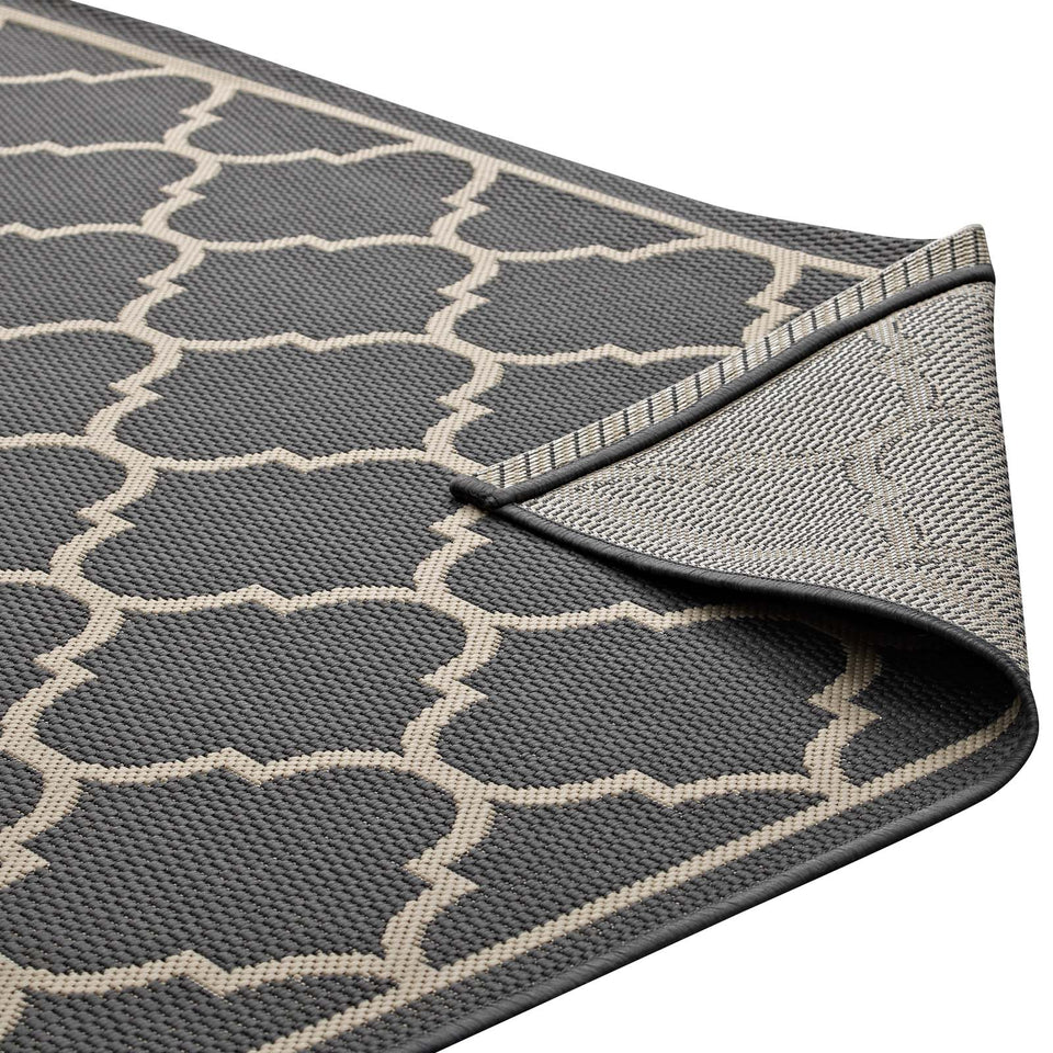 Avena Moroccan Quatrefoil Trellis Indoor and Outdoor Area Rug in Gray and Beige.