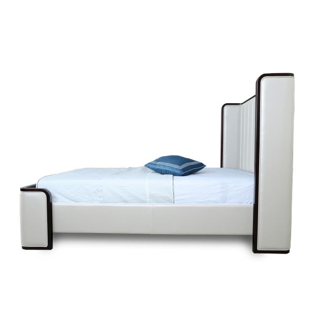 Kingdom Full-Size Bed in Cream