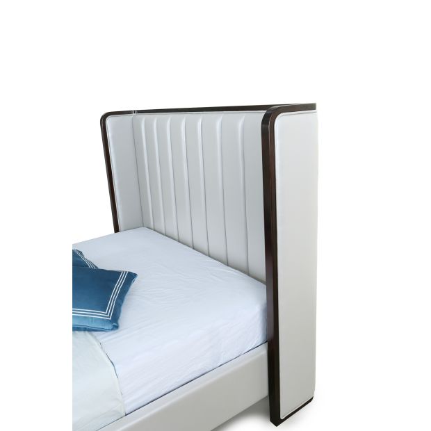 Kingdom Queen-Size Bed in Cream