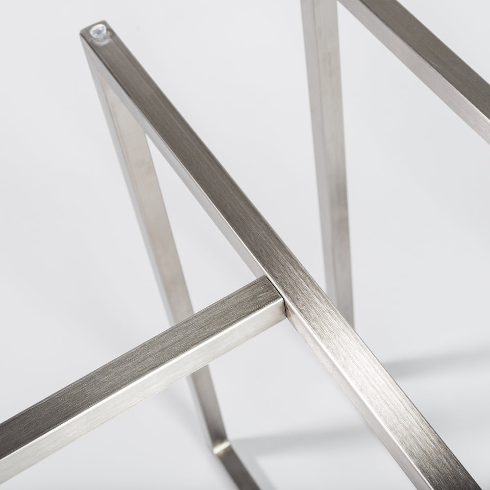 Legend 36" Round Table