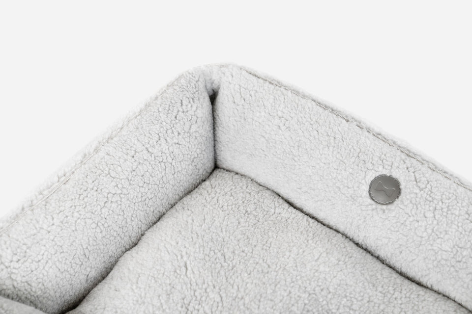Chester & Lee | Furry Sleeper Dog Bed Gray