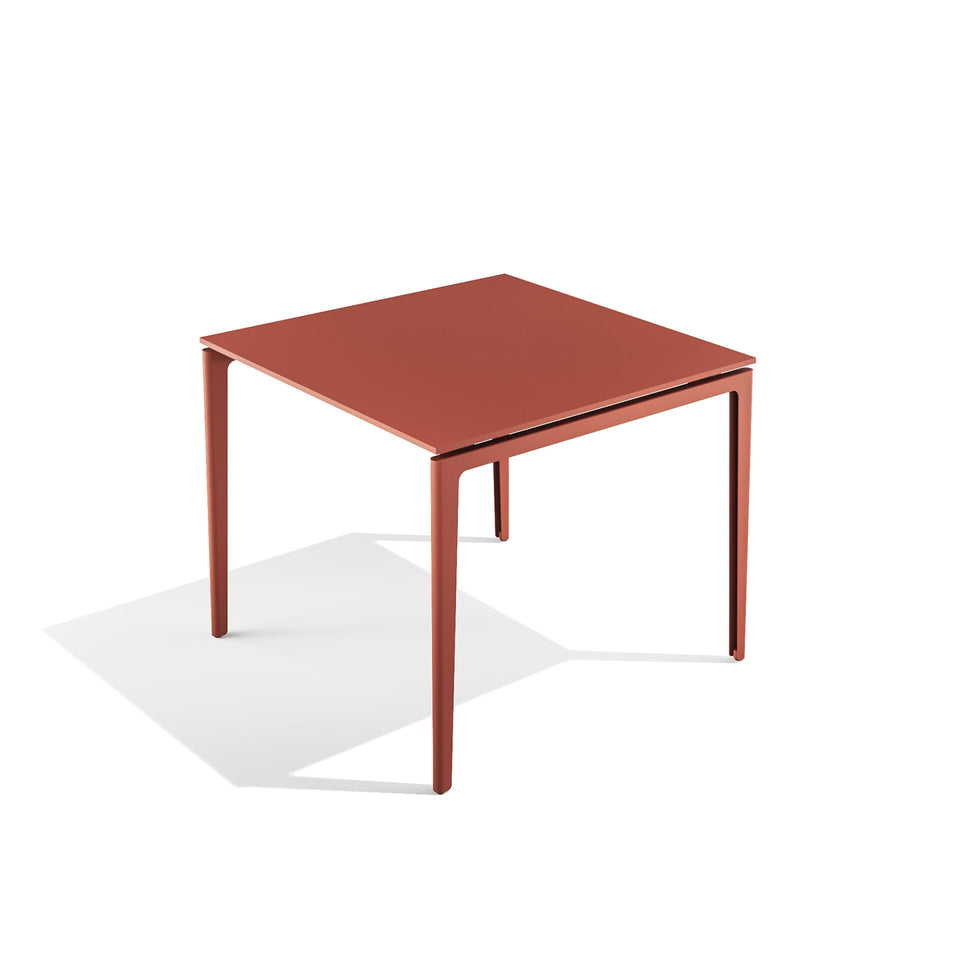 outdoor dining tables - close-up detail