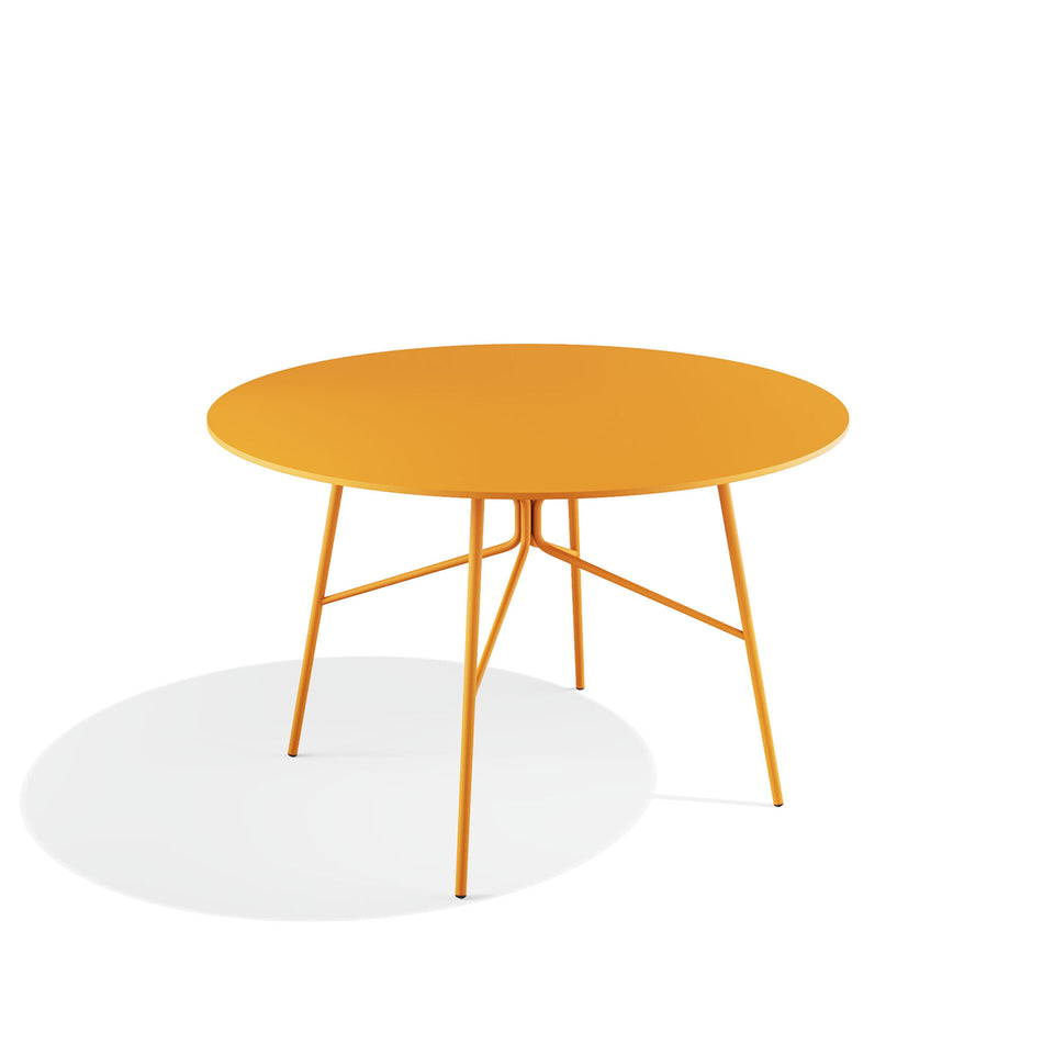 outdoor table - detail view