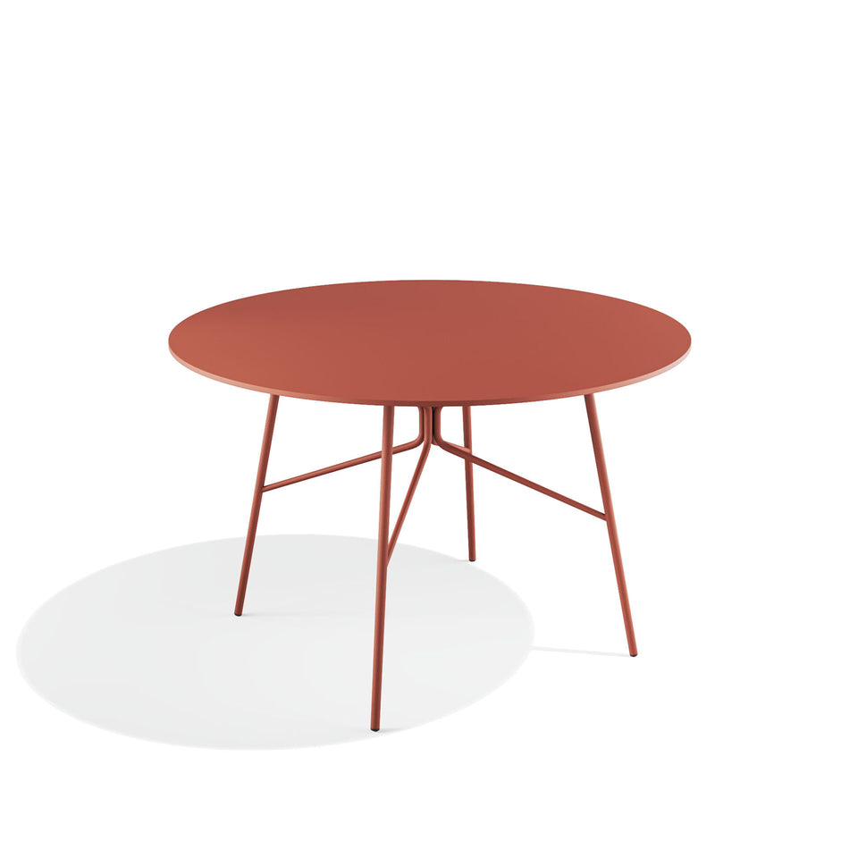 outdoor table - close-up detail