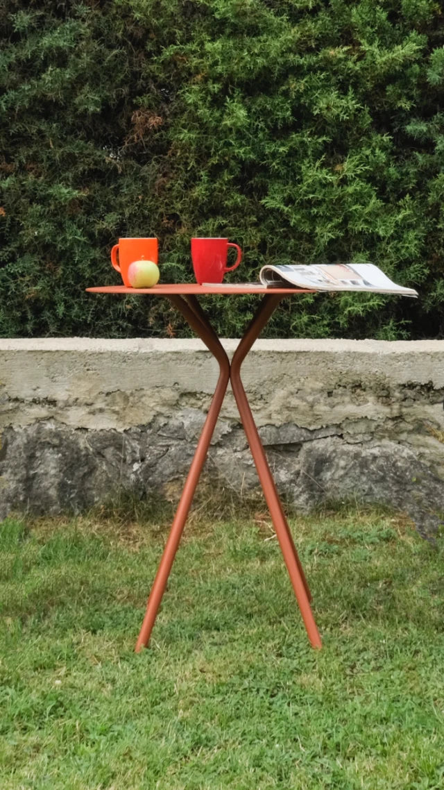 Lily Bar Table