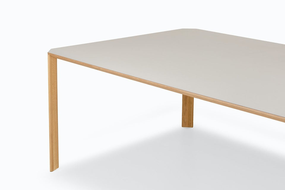 Ermete Table