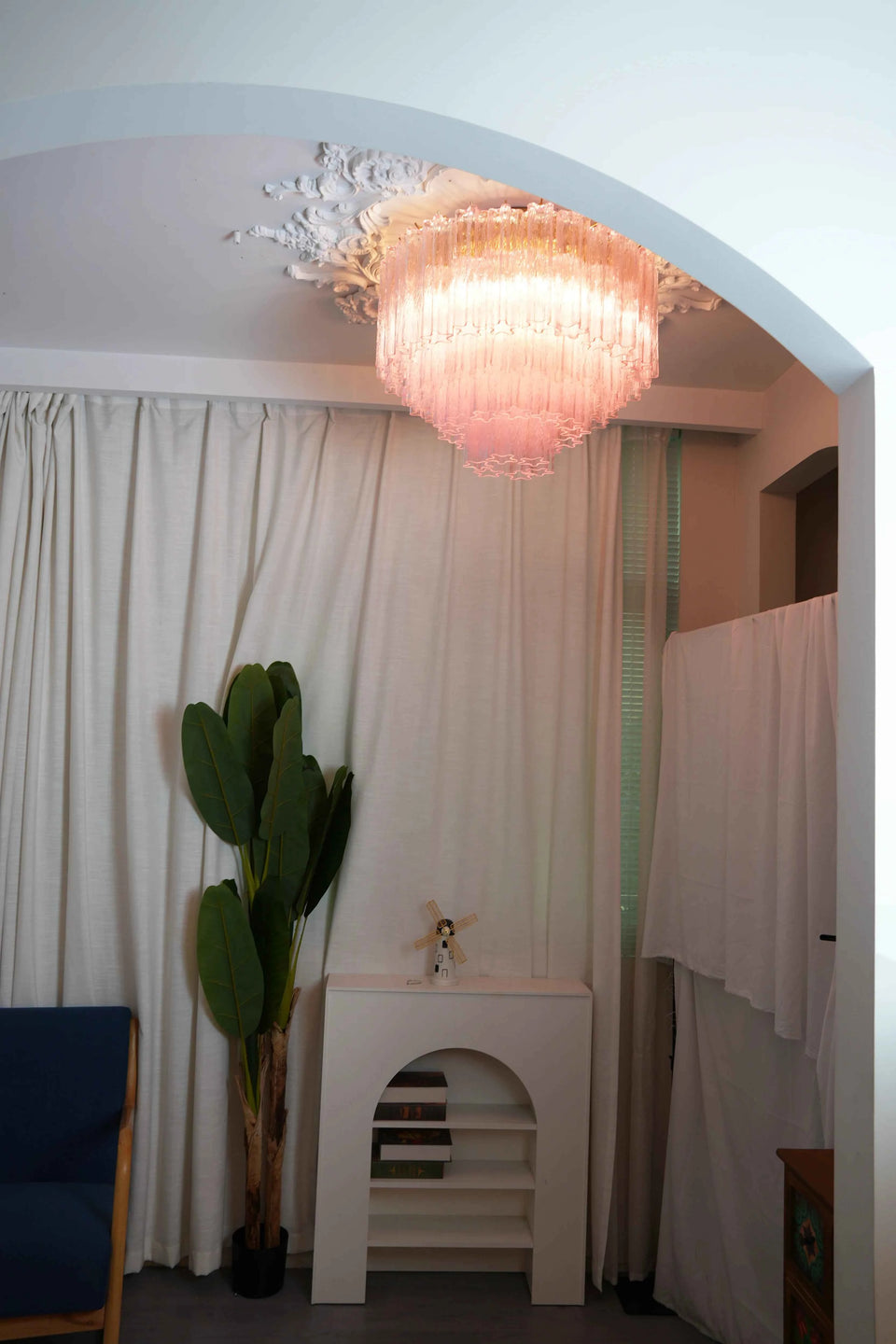 Pink glass ceiling light - detail view