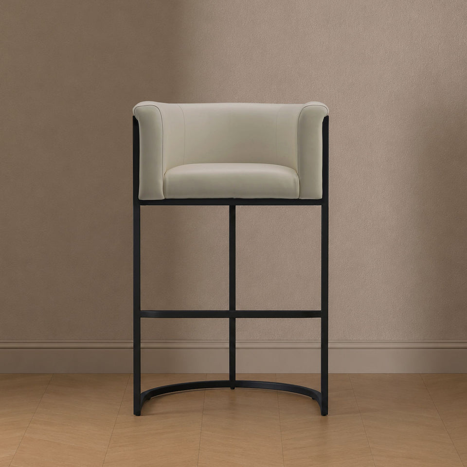 Cosmopolitan in Stone Gray - lifestyle   front