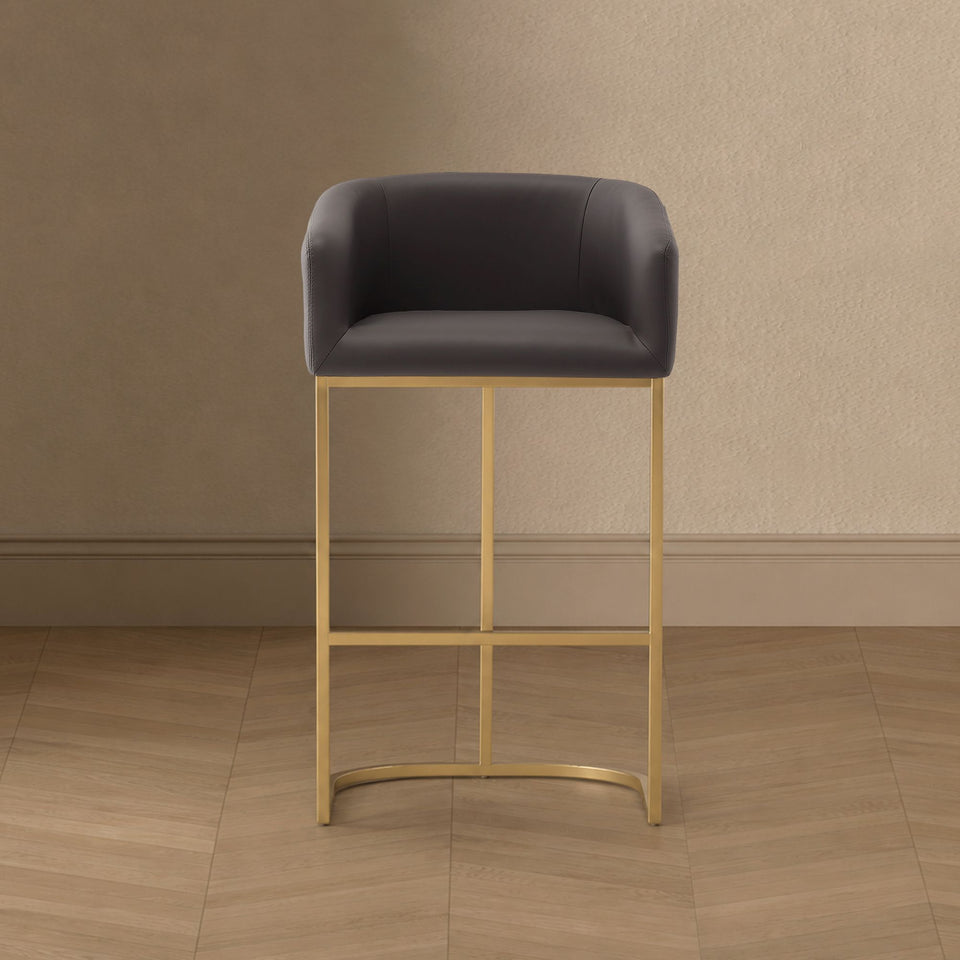 Louvre in Gray - lifestyle   front 1