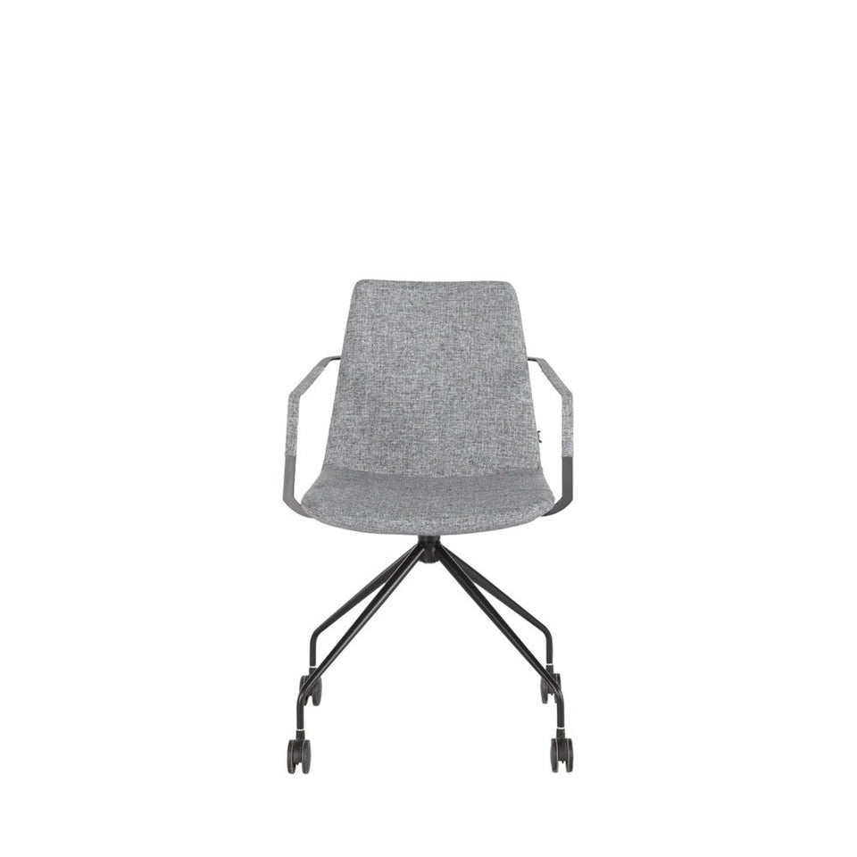 Pera Swivel Chair With Casters