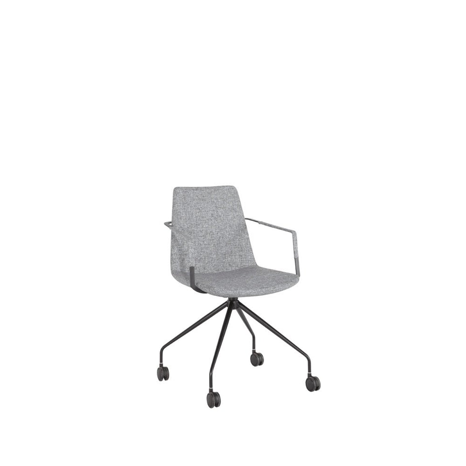 Pera Swivel Chair With Casters