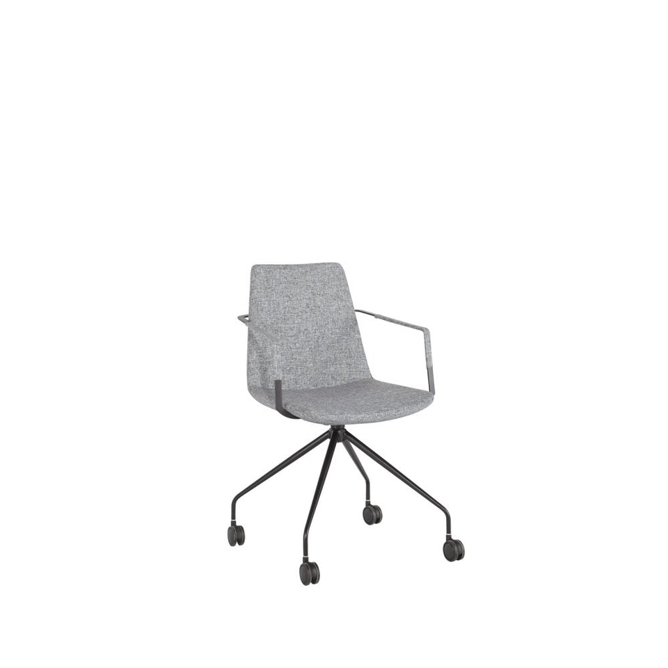 Pera Swivel Chair With Casters