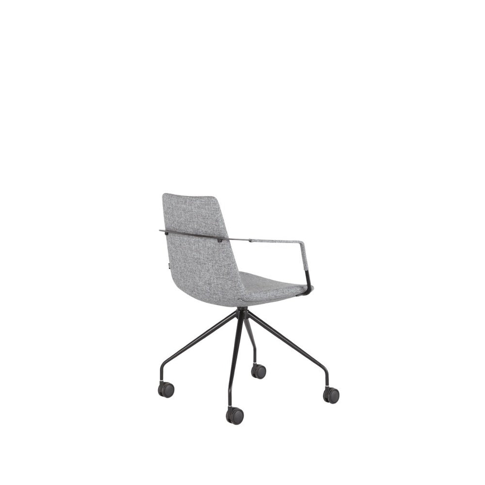 Pera Swivel Chair With Casters