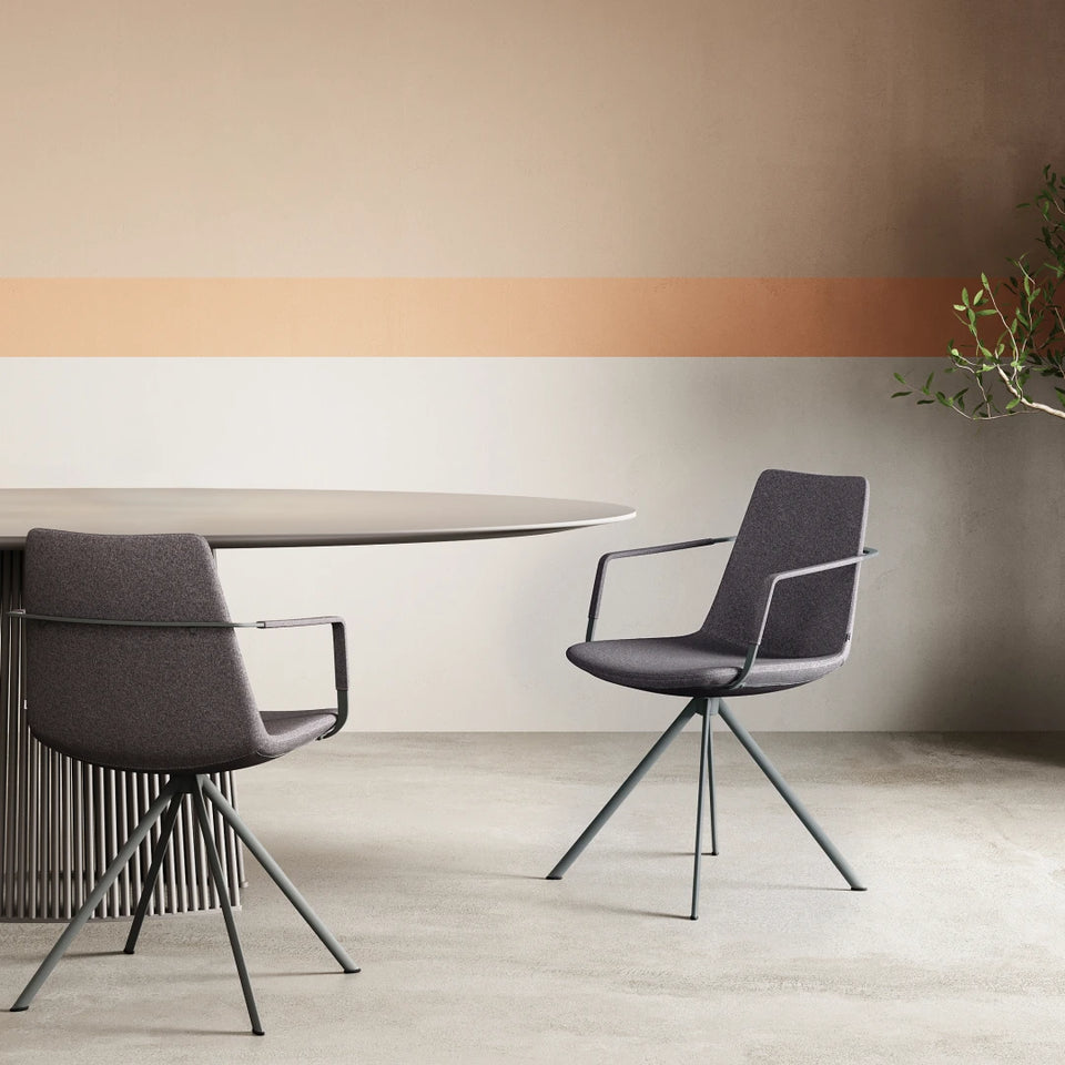 Pera Ellipse Armchair