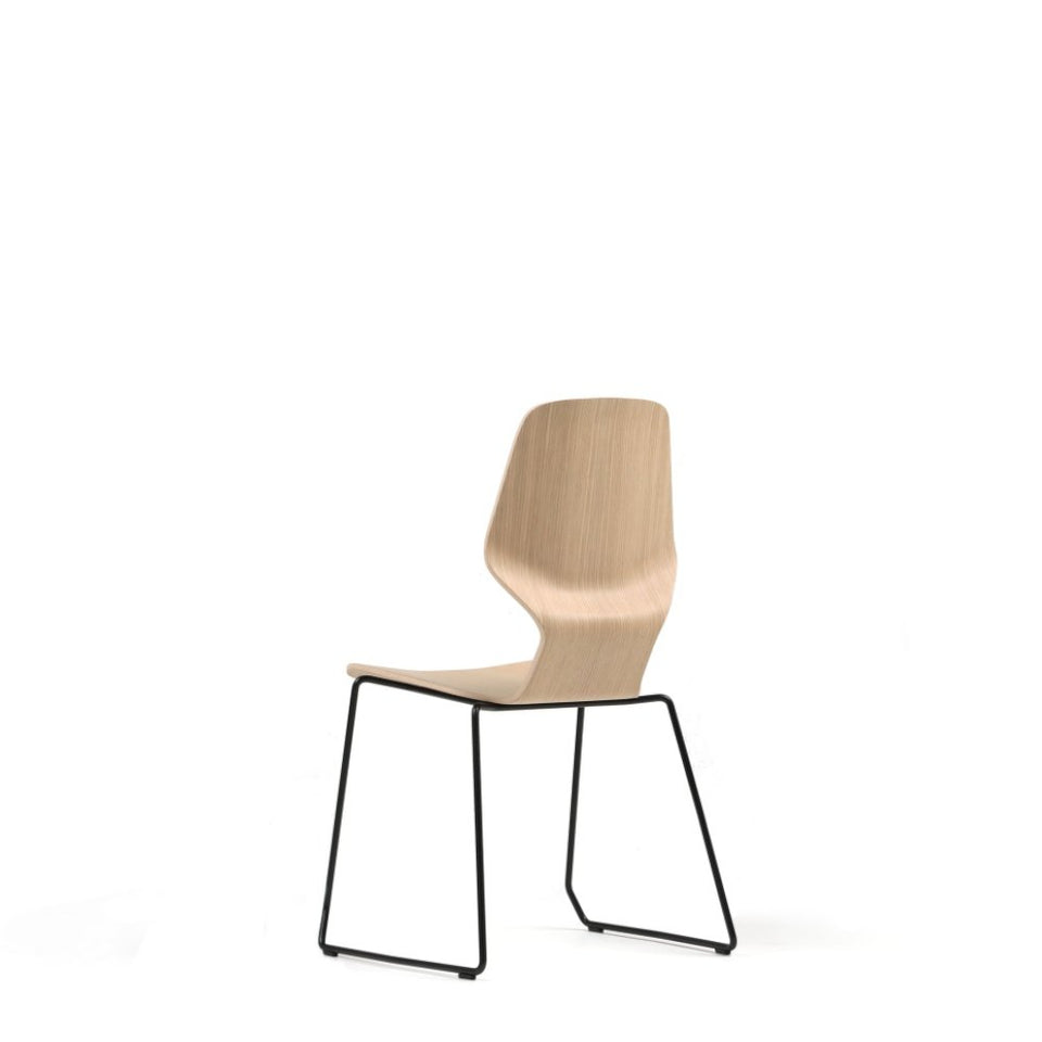 Oblikant Chair