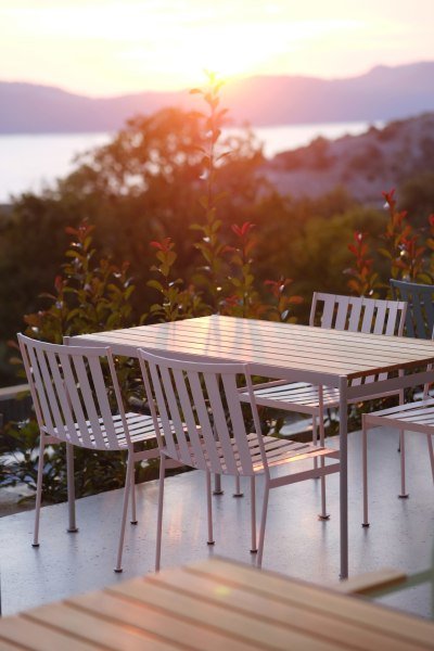 Jugo Outdoor Dining Table