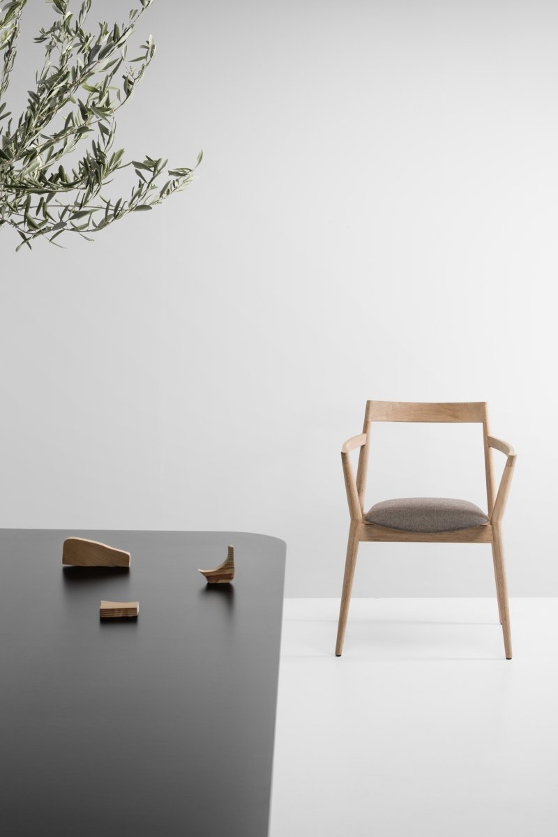 Dobra Chair