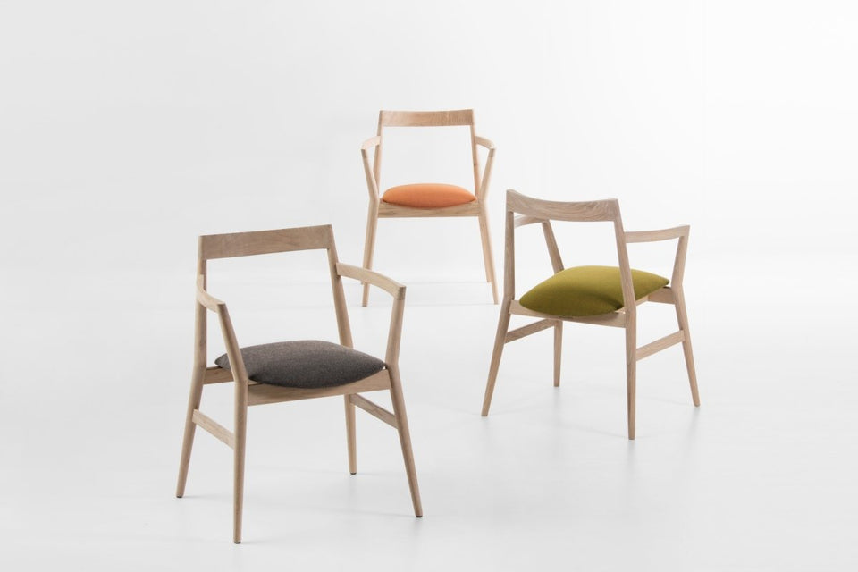 Dobra Chair