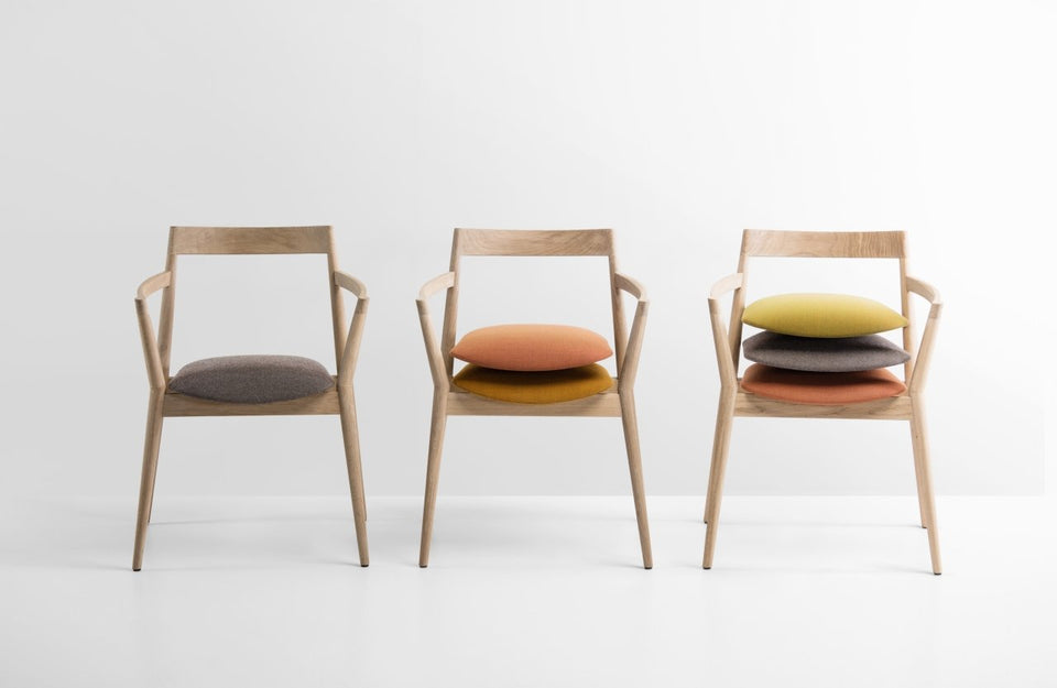 Dobra Chair