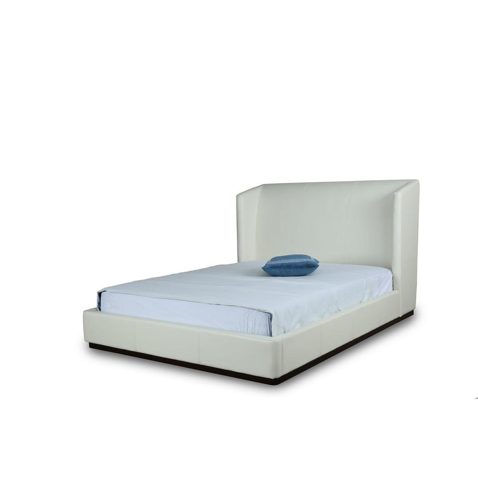 Lenyx Full-Size Bed in Cream