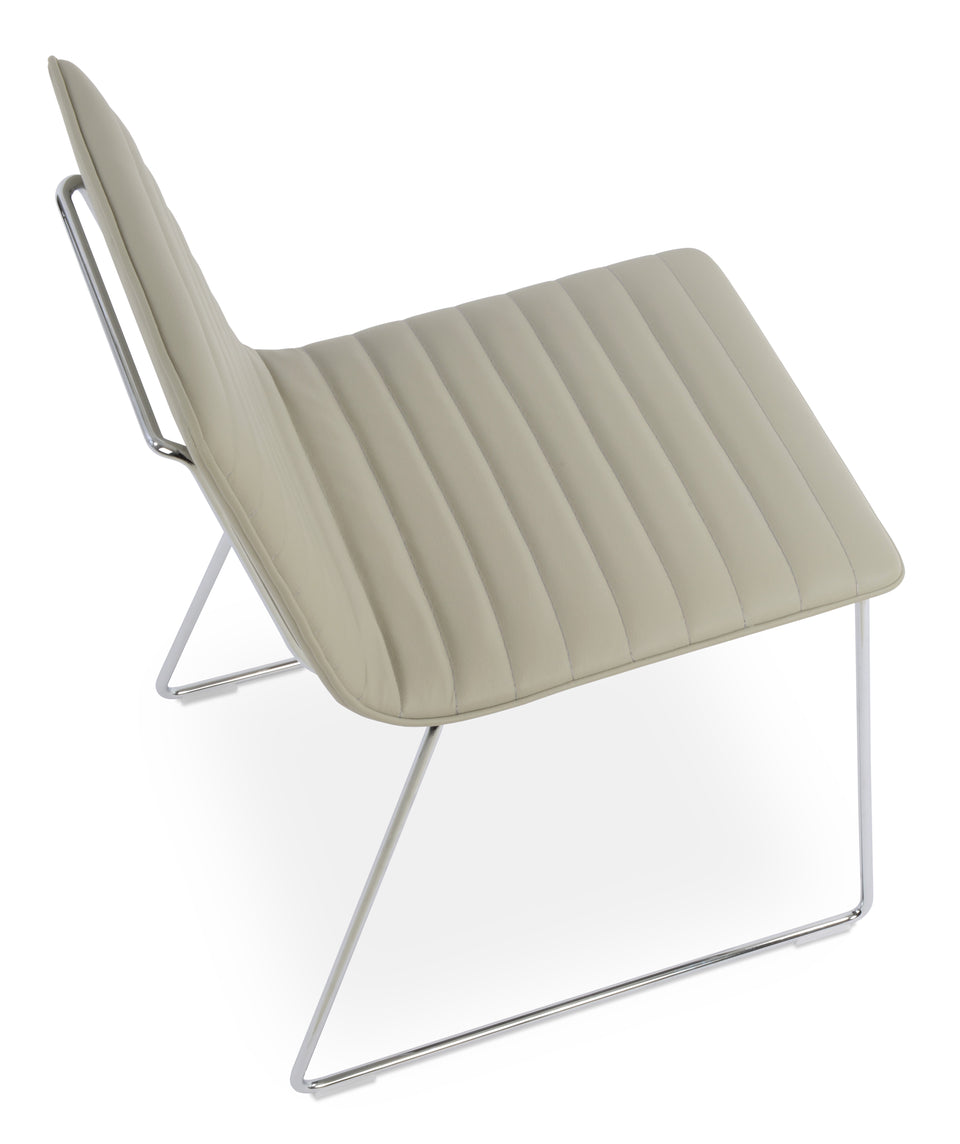 Corona Handle Back Wire Full UPH Dining Chair.