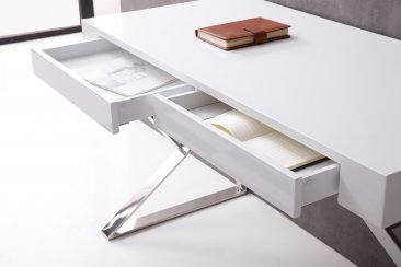 Noho Desk in White.